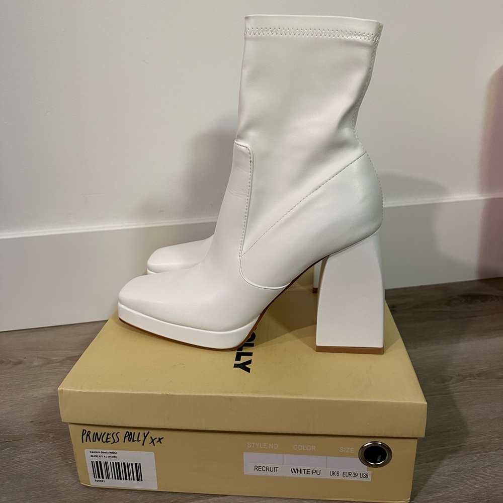 Princess Polly White Heeled Boots with Chunky Block Heel (Recruit)